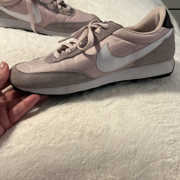 NIKE DAYBREAK Sneakers in Barely Rose US 9 WORN 1x - Picture 4 of 12